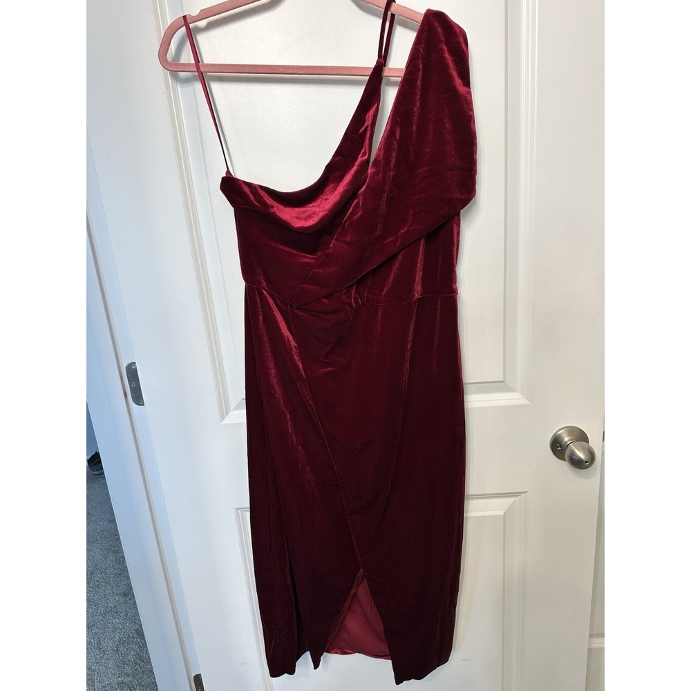 Lavish‎ Alice Burgundy Velvet One Shoulder Midi Dress - SIZE 10 BNWT